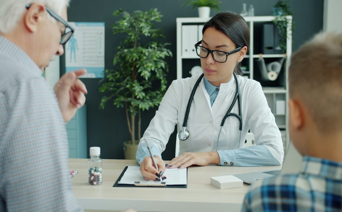 Combien gagne un médecin généraliste ?